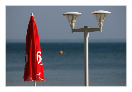 BLOG-DSC_8458-parasol et réverbère plage Cazaux
