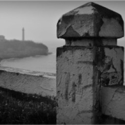 BLOG-DSC_03238-rambarde Anglet et phare Biarritz N&B