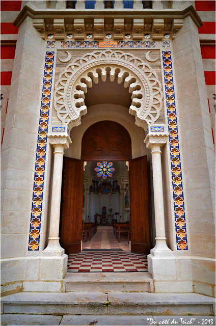 BLOG-DSC_19056-entrée chapelle villa algérienne  ND du Cap à l'Herbe
