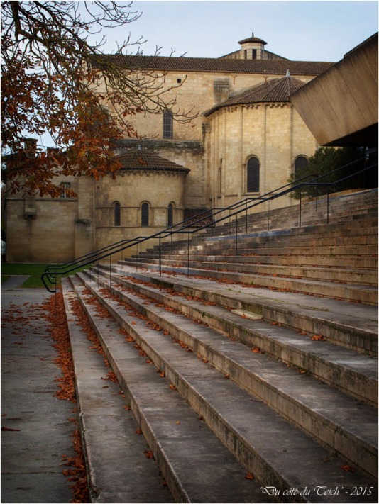 blog-pc143141-escalier-conservatoire-bordeaux-et-église-ste-croix.jpg