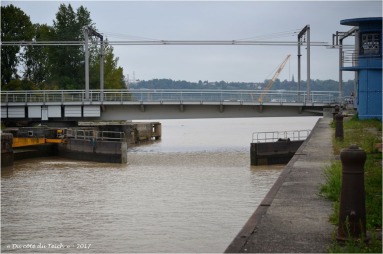 BLOG-DSC_41458-fermeture écluse et pont tournant bassins à flot Bordeaux