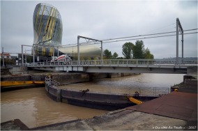 BLOG-DSC_41464-cité du vin et fermeture écluse et pont tournant bassins à flot Bordeaux
